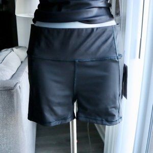 Athleta Velocity 3" Short *NWT* LG- NWT